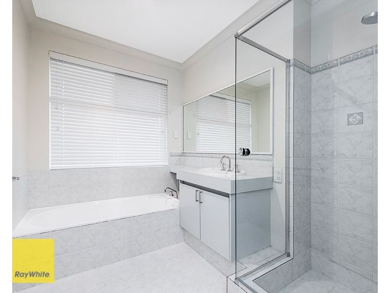 14 Sapphire Way, Maida Vale WA 6057
