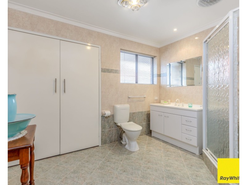 6 Ind Street, Lesmurdie WA 6076