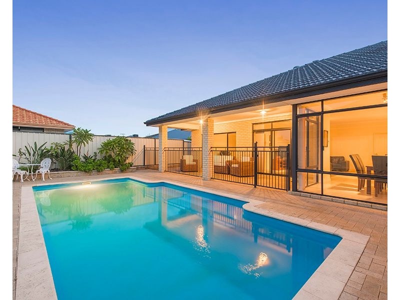 9 Lancelot Green, Wattle Grove WA 6107