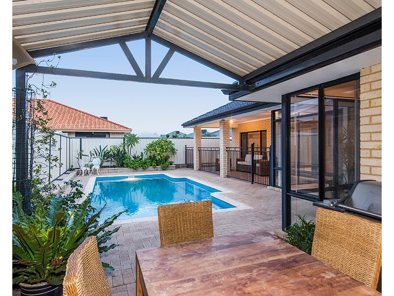 9 Lancelot Green, Wattle Grove WA 6107