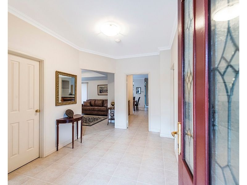 9 Lancelot Green, Wattle Grove WA 6107