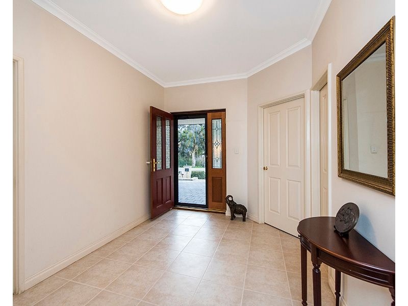 9 Lancelot Green, Wattle Grove WA 6107