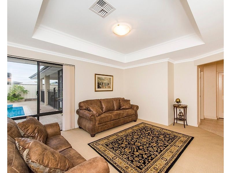 9 Lancelot Green, Wattle Grove WA 6107