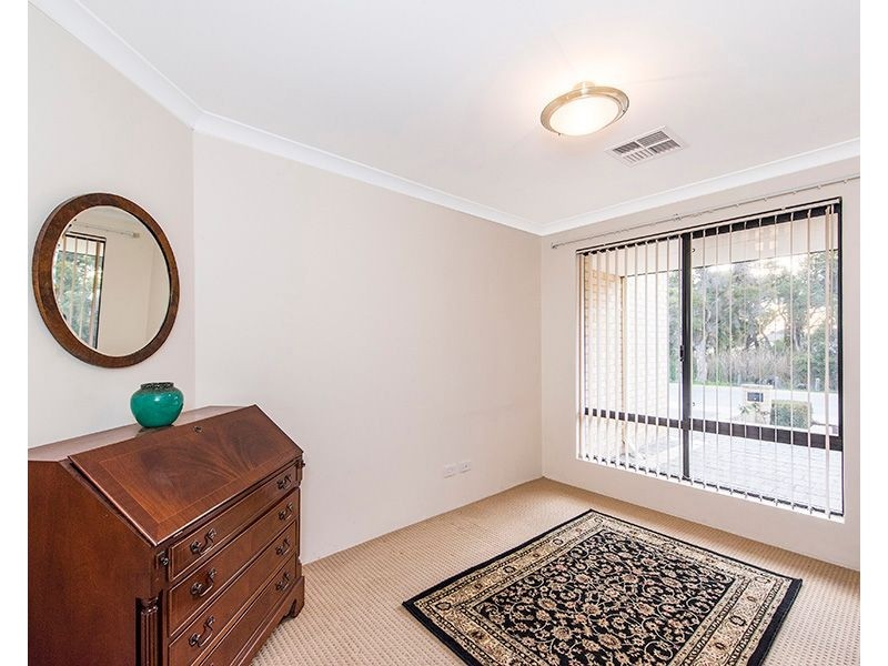 9 Lancelot Green, Wattle Grove WA 6107