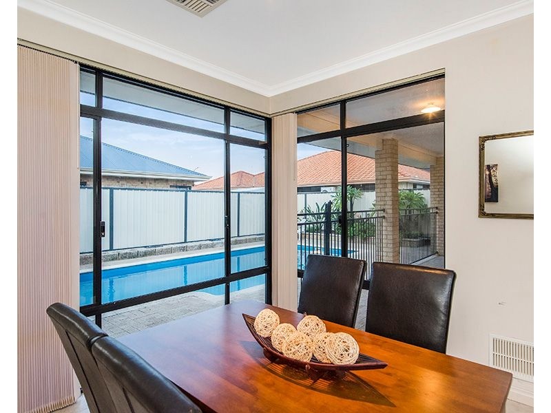 9 Lancelot Green, Wattle Grove WA 6107