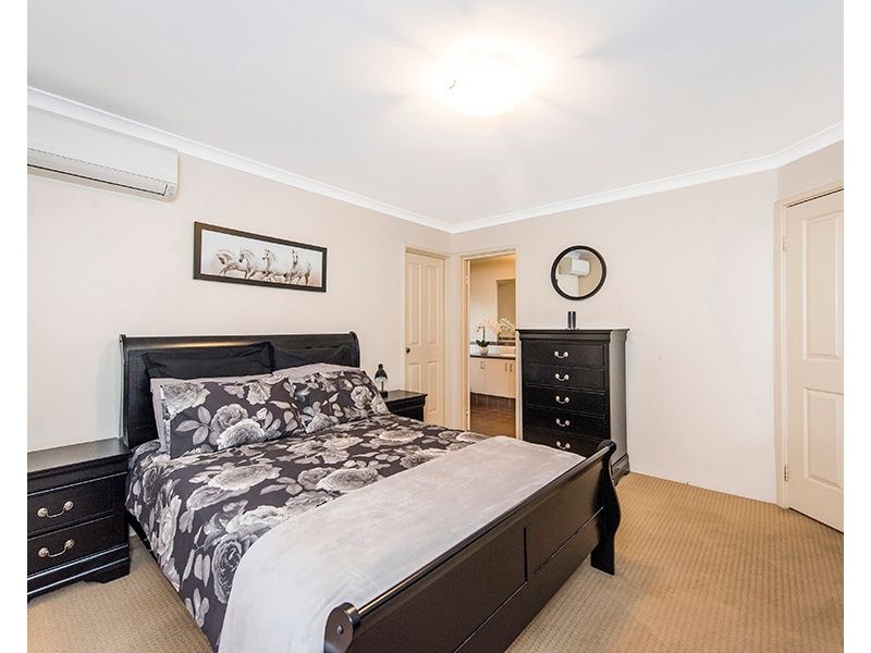 9 Lancelot Green, Wattle Grove WA 6107