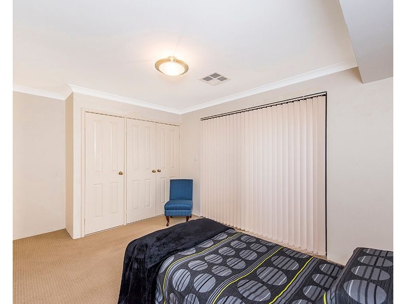 9 Lancelot Green, Wattle Grove WA 6107