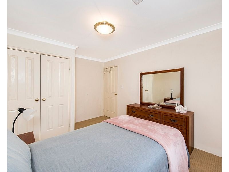 9 Lancelot Green, Wattle Grove WA 6107