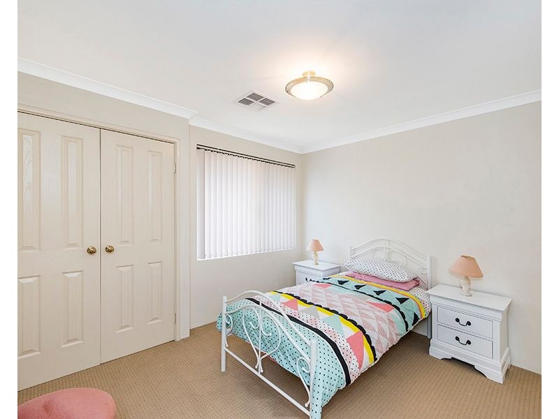 9 Lancelot Green, Wattle Grove WA 6107