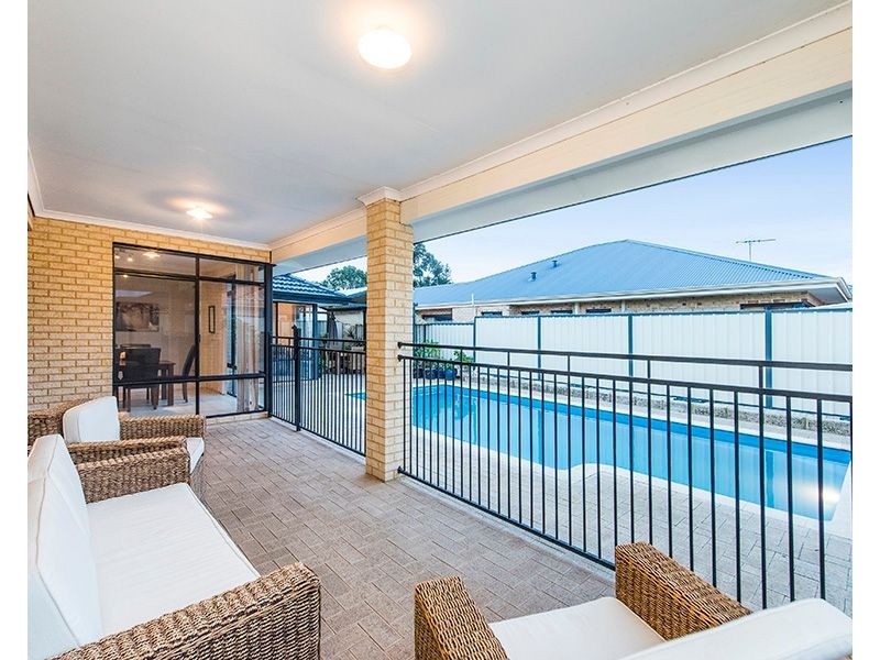 9 Lancelot Green, Wattle Grove WA 6107