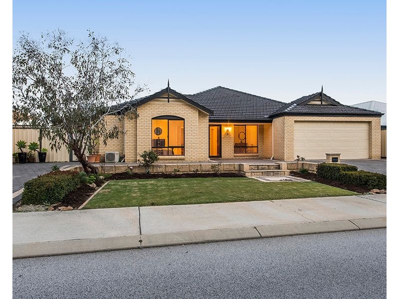 9 Lancelot Green, Wattle Grove WA 6107