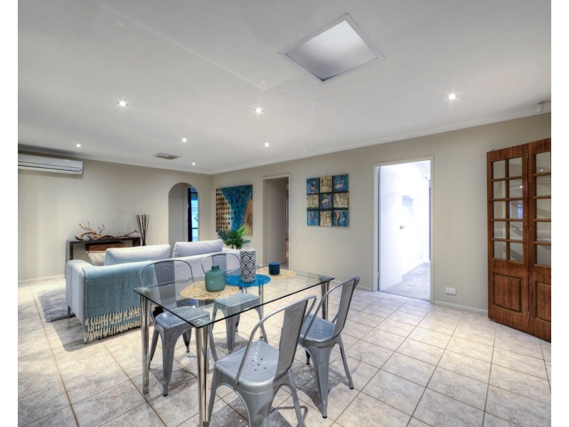 22 Essex Street, Forrestfield WA 6058