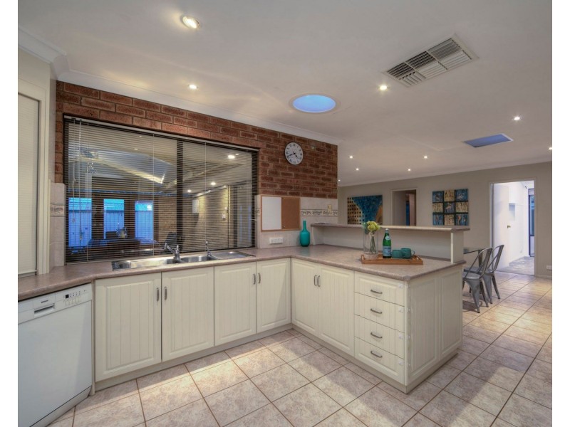 22 Essex Street, Forrestfield WA 6058