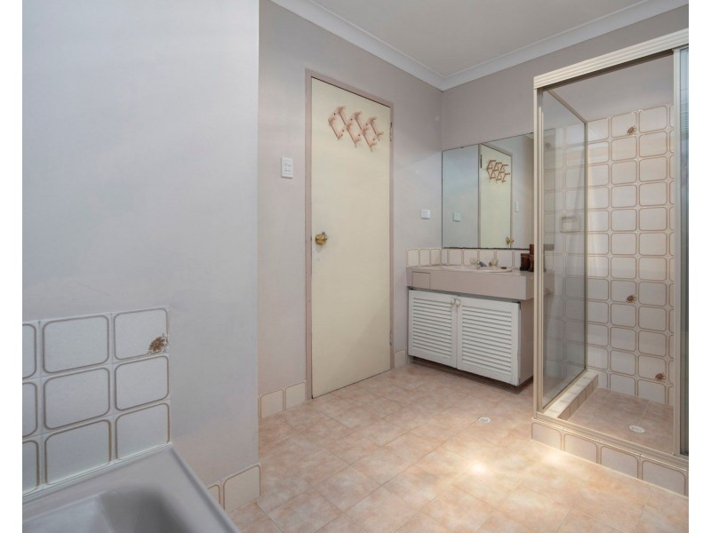 22 Essex Street, Forrestfield WA 6058