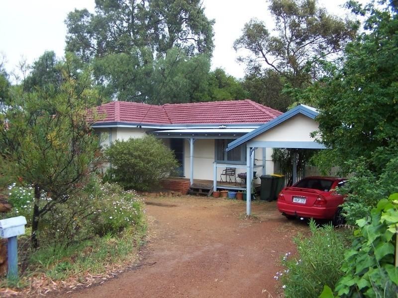 18 Peet Road, Kalamunda WA 6076