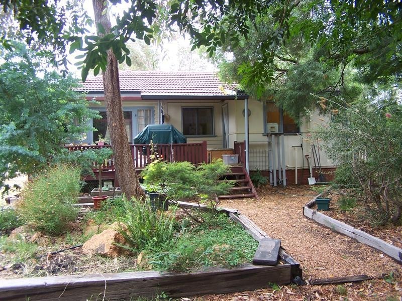 18 Peet Road, Kalamunda WA 6076