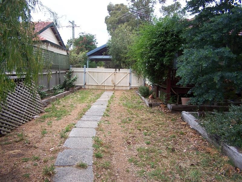 18 Peet Road, Kalamunda WA 6076