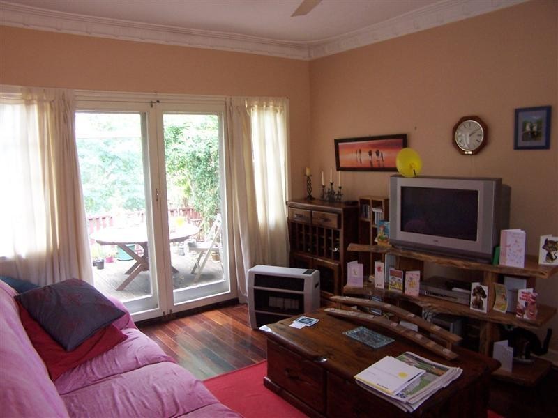 18 Peet Road, Kalamunda WA 6076