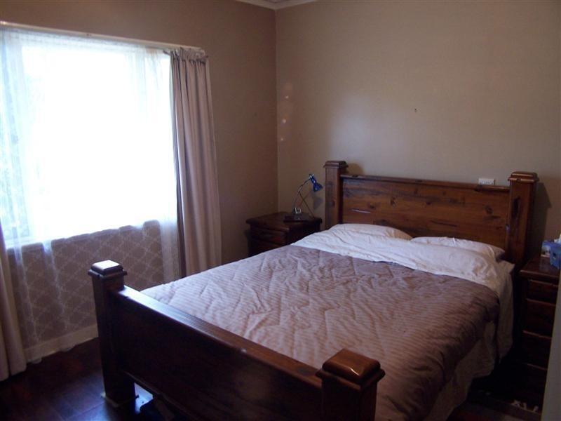 18 Peet Road, Kalamunda WA 6076