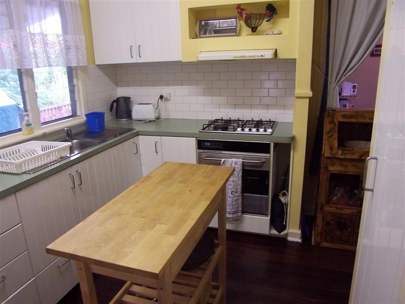 18 Peet Road, Kalamunda WA 6076