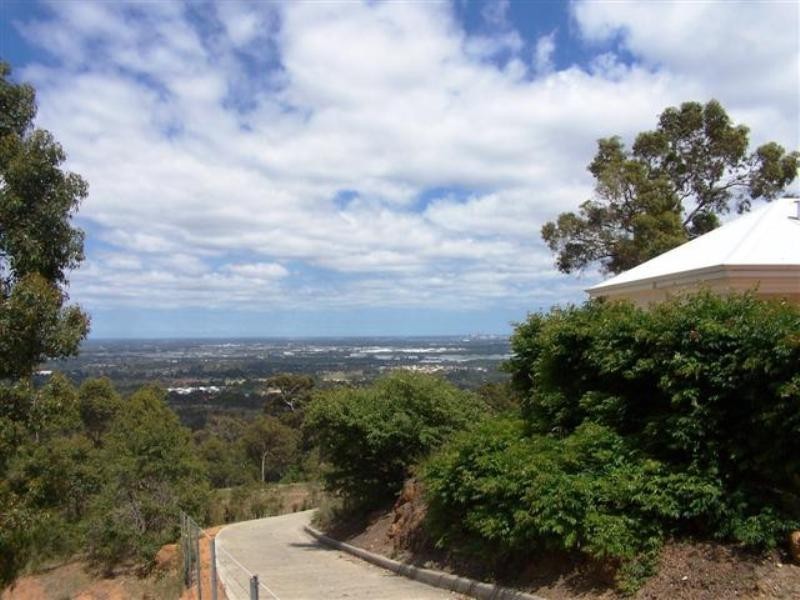 5 Dilkara Place, Kalamunda WA 6076