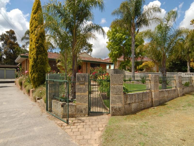 21 Pauline Avenue, Kalamunda WA 6076