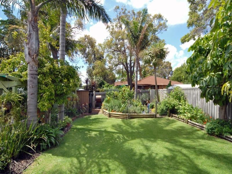 21 Pauline Avenue, Kalamunda WA 6076