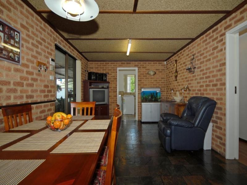 21 Pauline Avenue, Kalamunda WA 6076