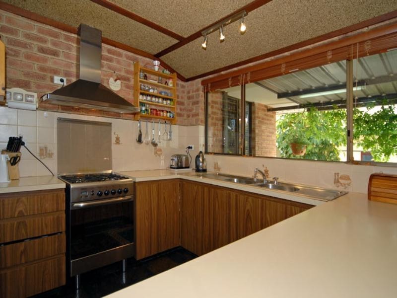 21 Pauline Avenue, Kalamunda WA 6076