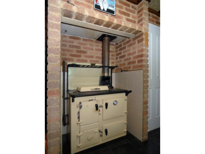 21 Pauline Avenue, Kalamunda WA 6076