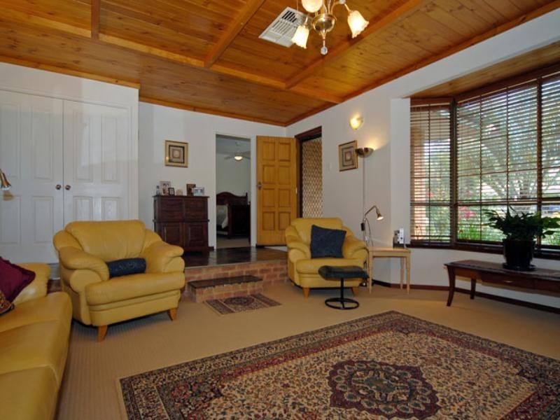 21 Pauline Avenue, Kalamunda WA 6076