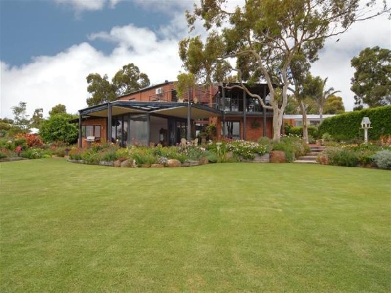 15 High Peak Place, Lesmurdie WA 6076