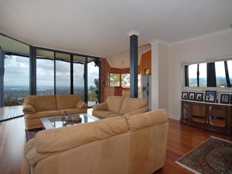 15 High Peak Place, Lesmurdie WA 6076