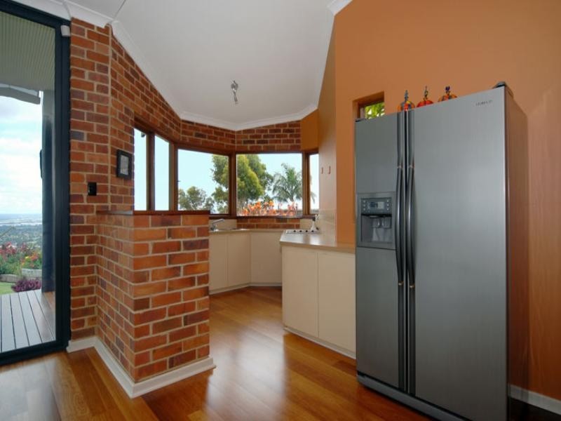 15 High Peak Place, Lesmurdie WA 6076