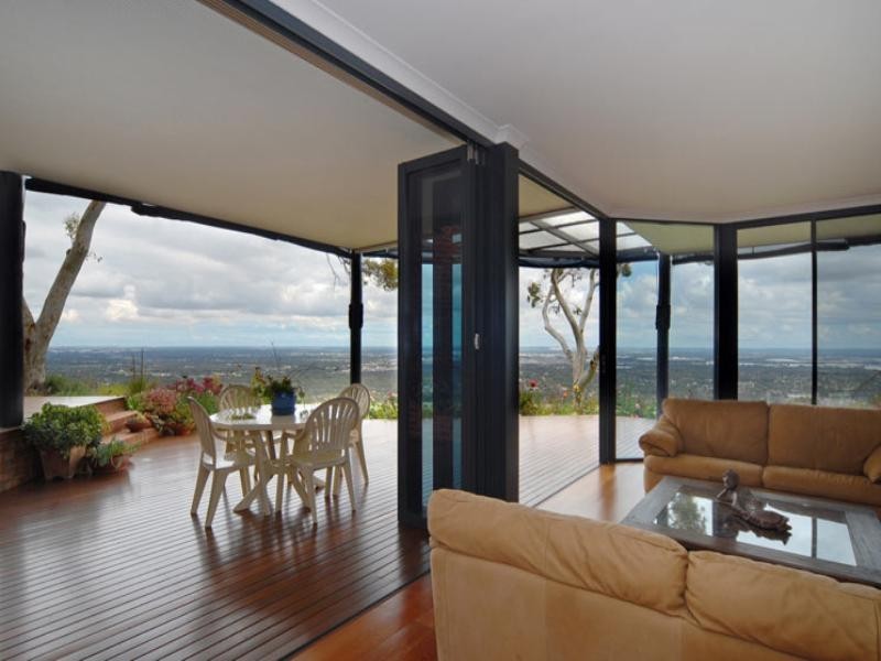 15 High Peak Place, Lesmurdie WA 6076