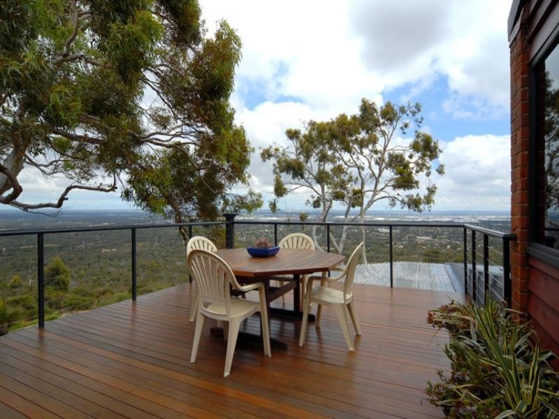 15 High Peak Place, Lesmurdie WA 6076