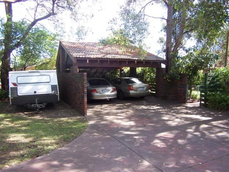 18 Seaview Terrace, Kalamunda WA 6076