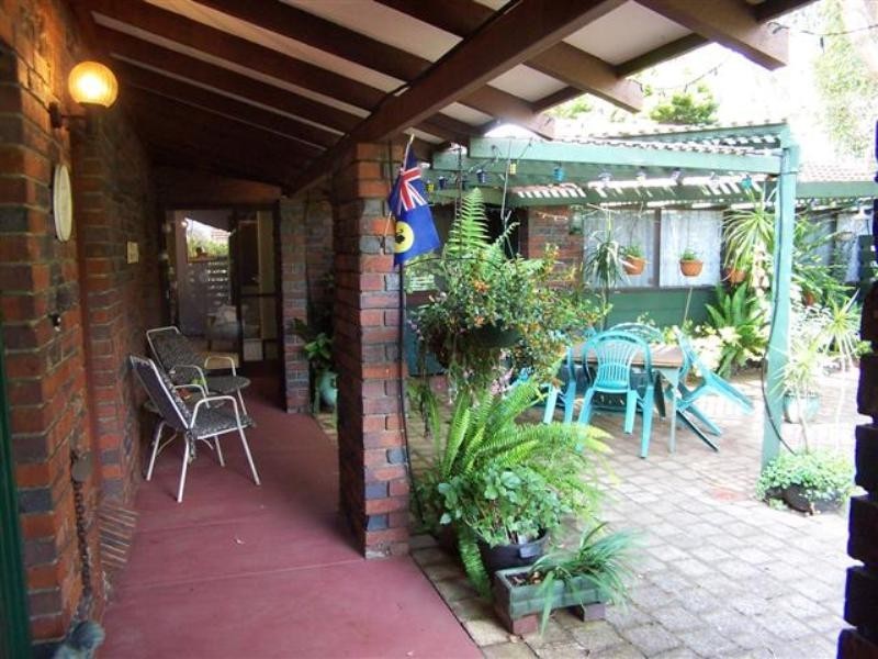 18 Seaview Terrace, Kalamunda WA 6076