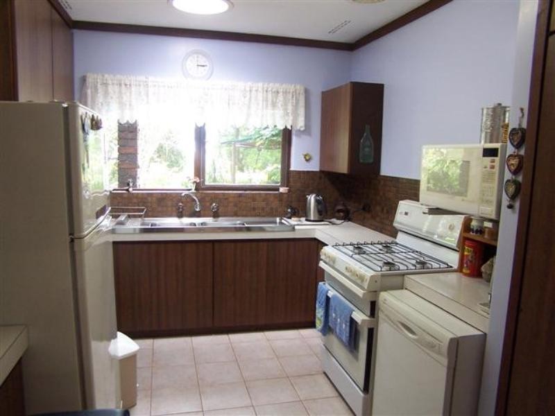 18 Seaview Terrace, Kalamunda WA 6076