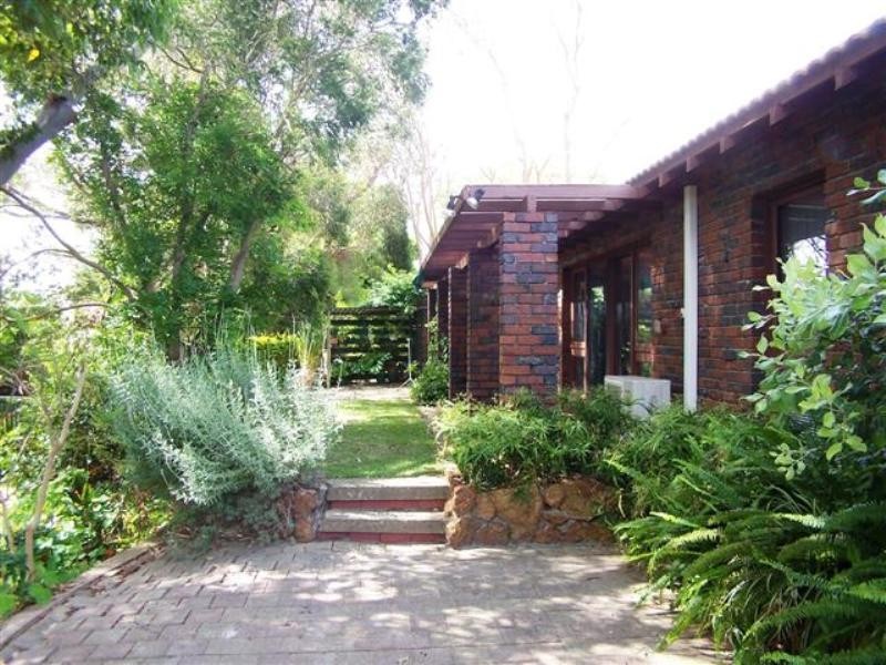 18 Seaview Terrace, Kalamunda WA 6076