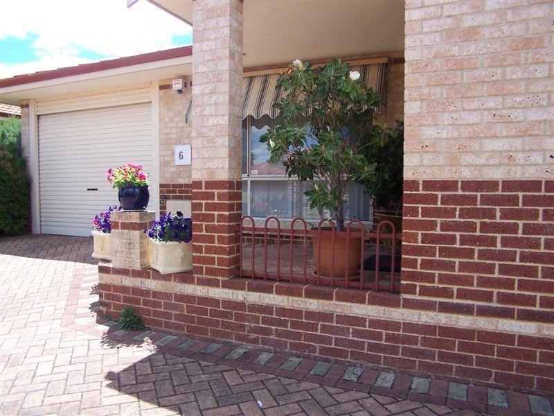 6/7 Brook Street, Kalamunda WA 6076