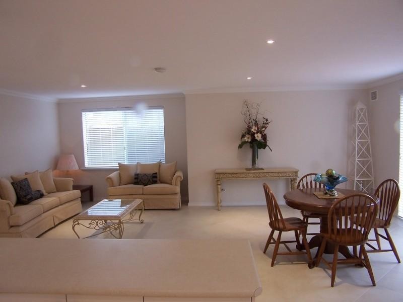 4/5 Poets Lane, Kalamunda WA 6076