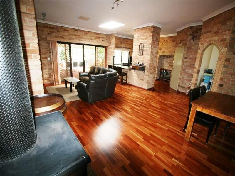27 Kirkstall Way, Sawyers Valley WA 6074