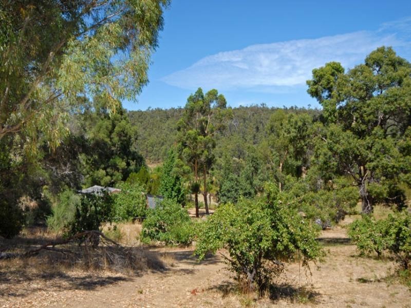 195 Forrest Road, Pickering Brook WA 6076