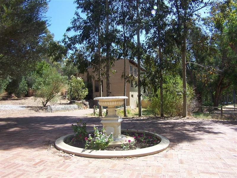 27 Watsonia Road, Gooseberry Hill WA 6076