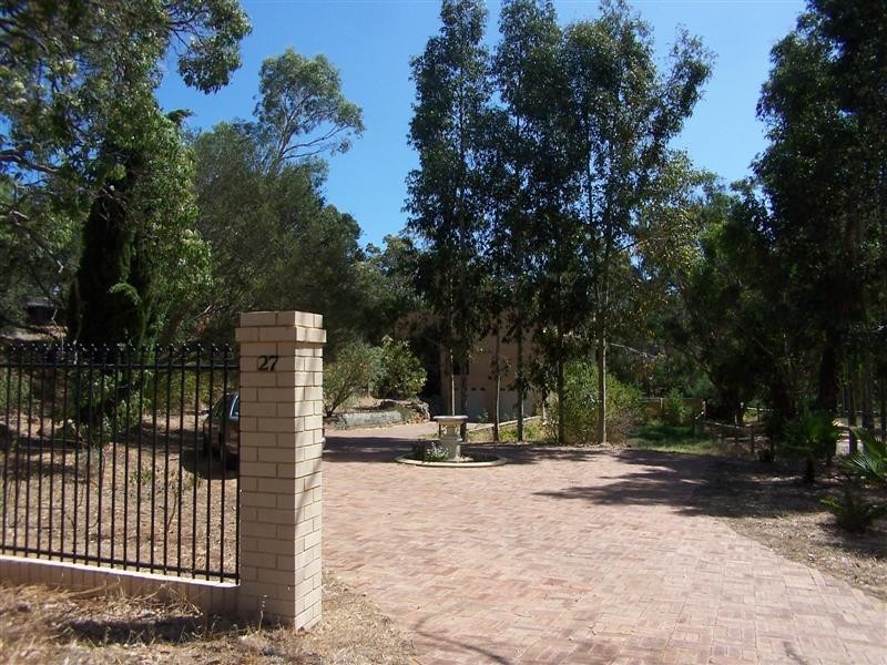 27 Watsonia Road, Gooseberry Hill WA 6076