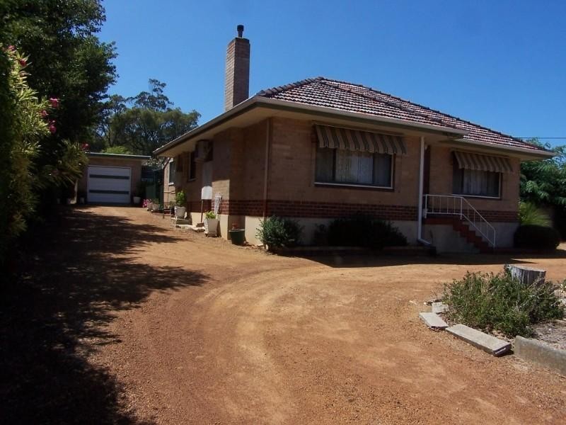 141 Canning Road, Kalamunda WA 6076