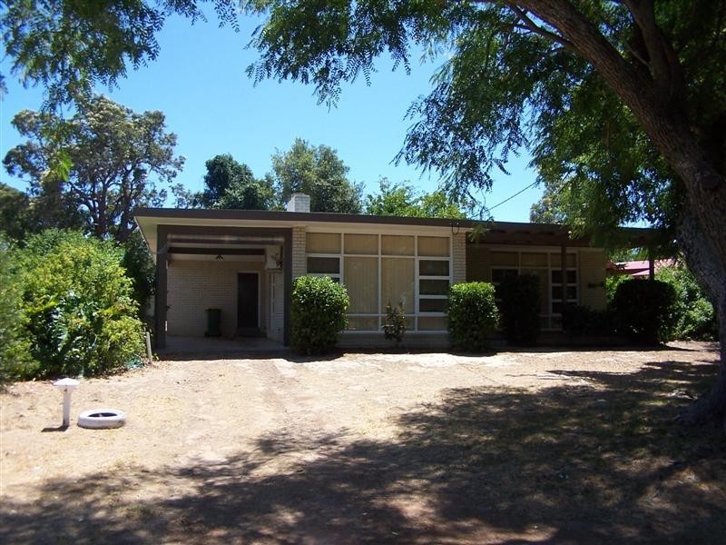 4 McNess Road, Kalamunda WA 6076