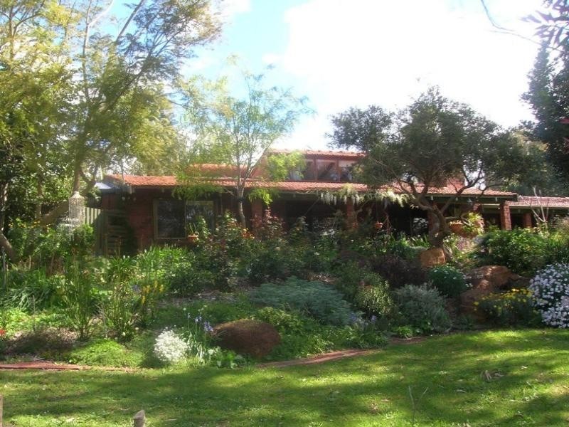 2 Camira Place, Gooseberry Hill WA 6076