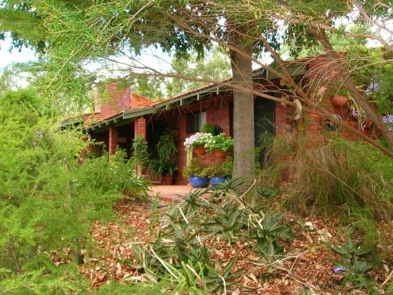 2 Camira Place, Gooseberry Hill WA 6076